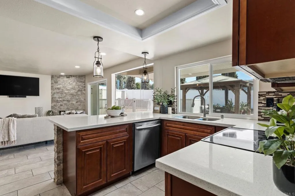 https://cdn.realtyfeed.com/cdn/127/306543943/678c2b3d6ae0af68f34edb49f4fa76b0.webp