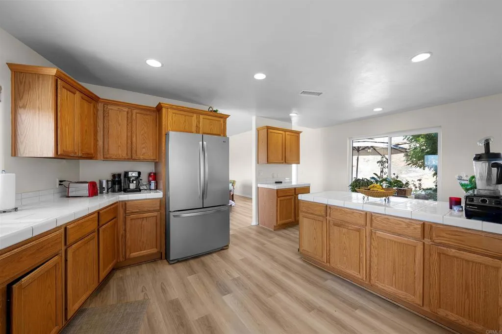 https://cdn.realtyfeed.com/cdn/127/306543949/970a4b45352a427299b80a20e74bbedb.webp