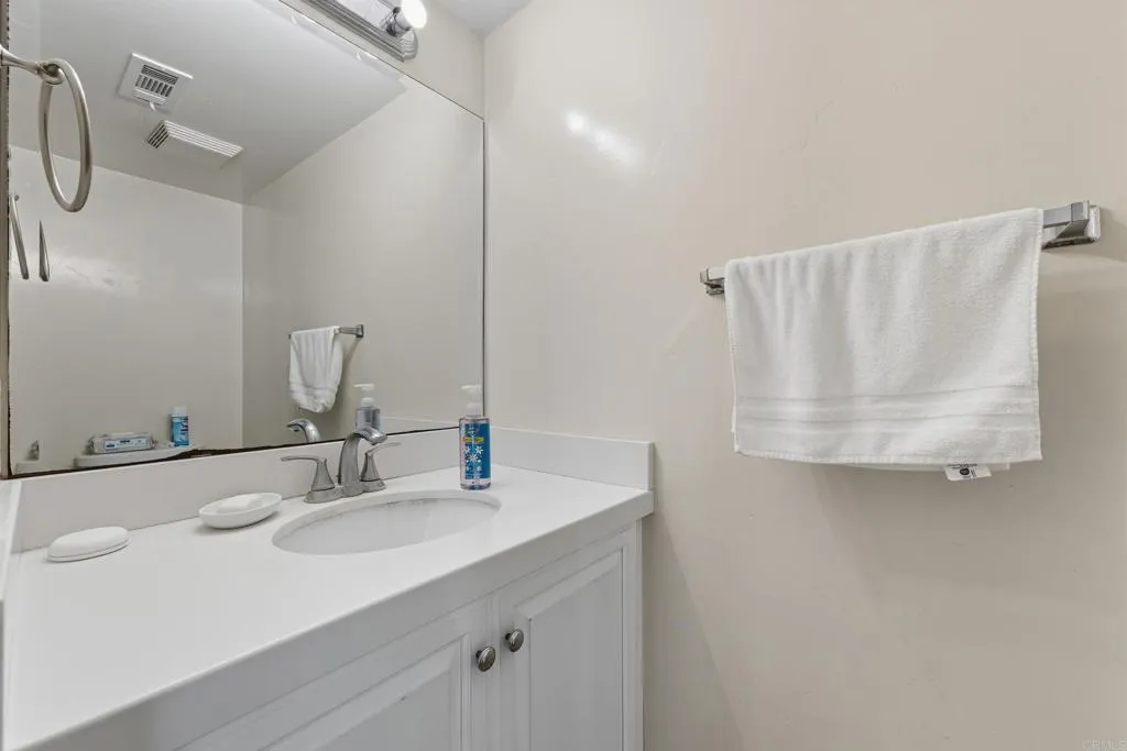 https://cdn.realtyfeed.com/cdn/127/306543989/753f51ade9f4e9fcf3fdf9de9eadc103.webp