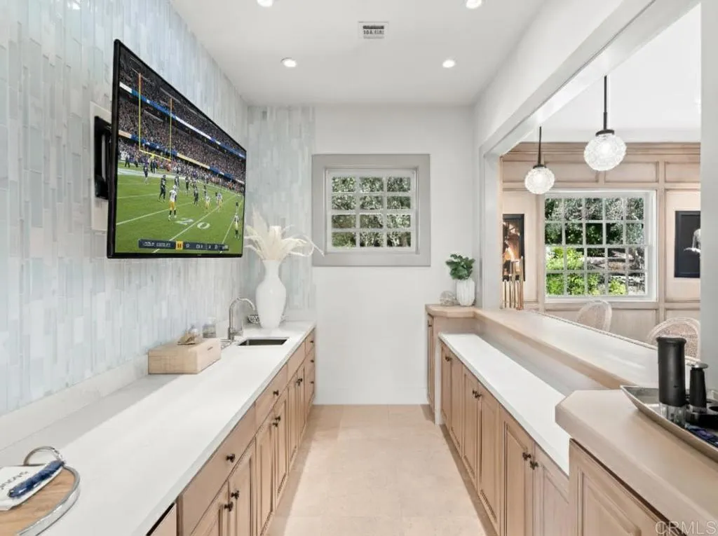 https://cdn.realtyfeed.com/cdn/127/306544090/2fd7b7690bb0d00d4aa866382fcf4776.webp