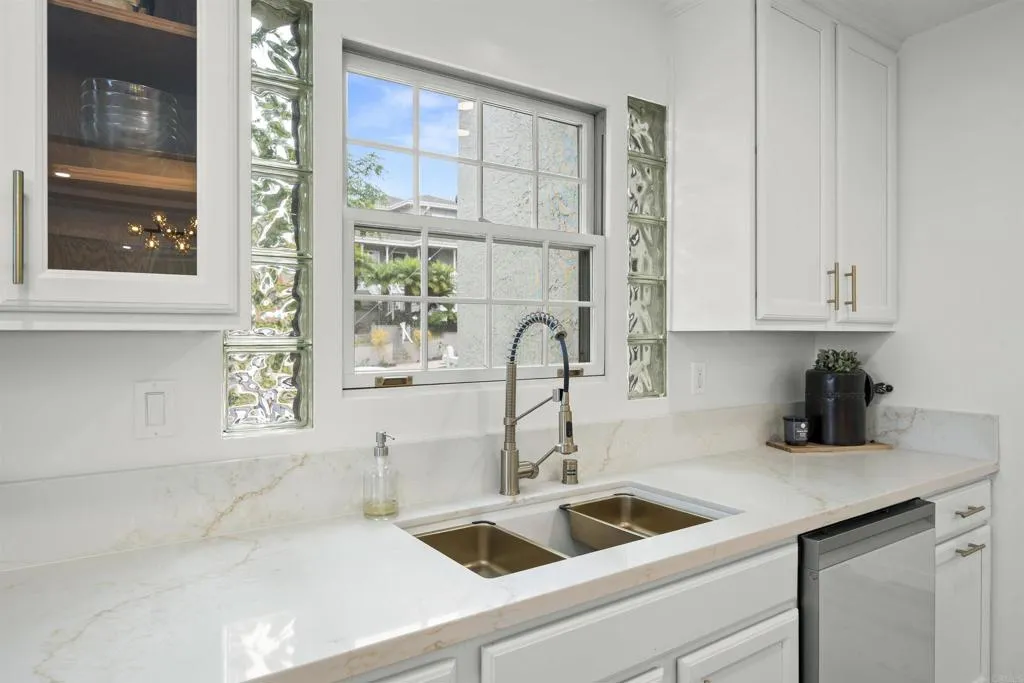 https://cdn.realtyfeed.com/cdn/127/306544235/f83052188a9e81fcb27a8bca9fbea5b2.webp