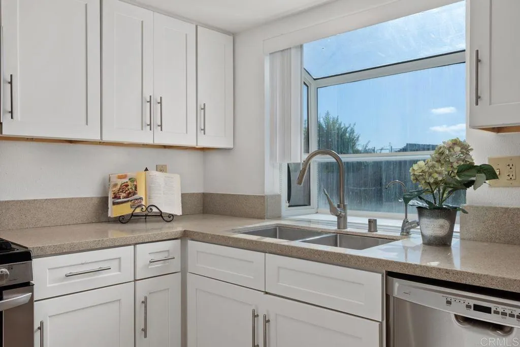 https://cdn.realtyfeed.com/cdn/127/306544316/666733f2df7d0eeda9a62594cad44535.webp