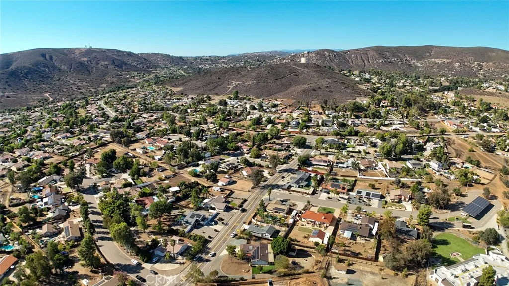 https://cdn.realtyfeed.com/cdn/127/306544369/065ea8011f57a30428661cc6993f3677.webp