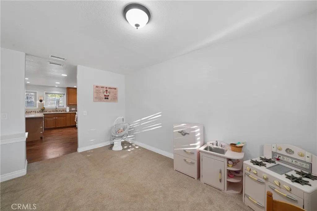 https://cdn.realtyfeed.com/cdn/127/306544369/aa2f48c75633e9be4f066a3cf8b923bd.webp