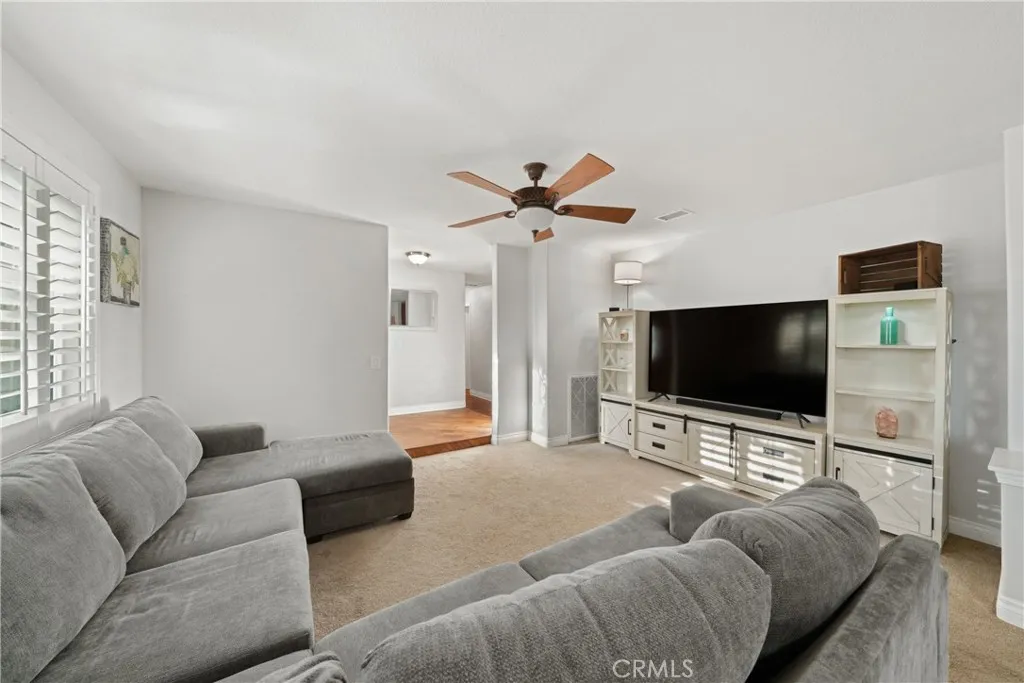 https://cdn.realtyfeed.com/cdn/127/306544369/f5649d5ee70d1cc9a8e81b568c4a2d5d.webp