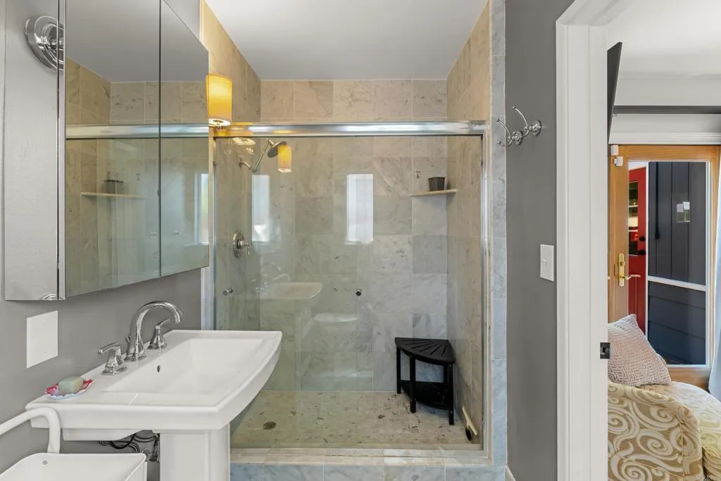 https://cdn.realtyfeed.com/cdn/127/306544443/3cccf0db5f3e76c14c8b2d4d3bbd1b35.webp