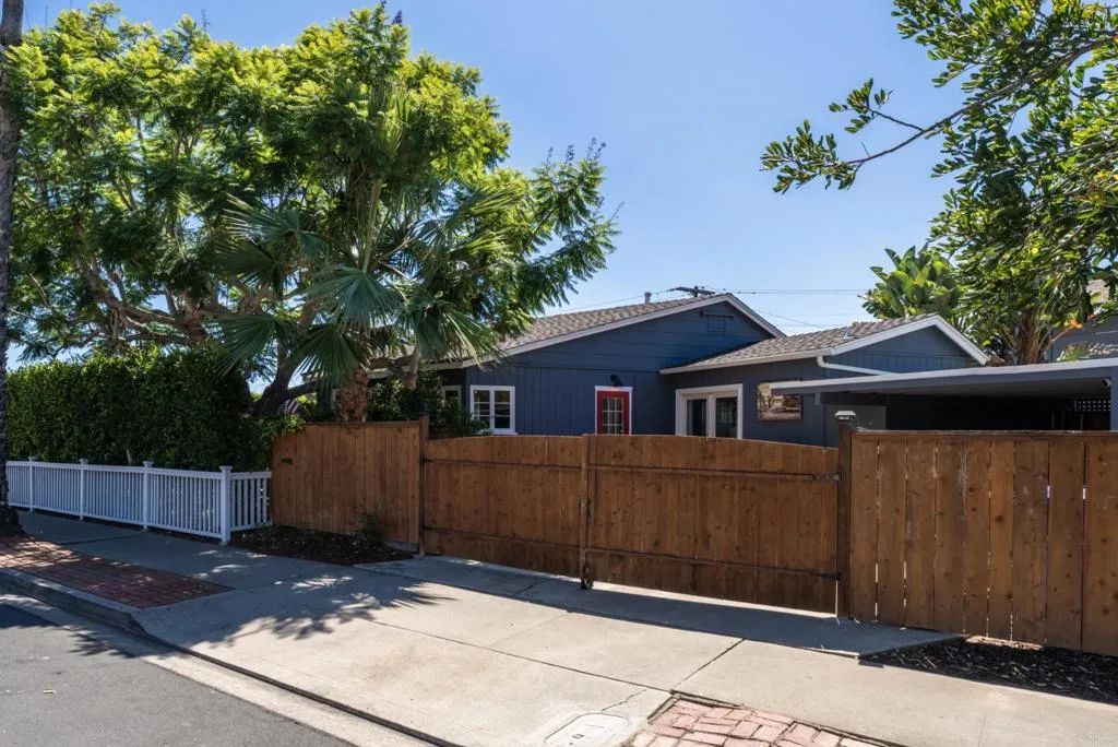 https://cdn.realtyfeed.com/cdn/127/306544443/3fc910f61f7a959015eba1cd85cd4e19.webp