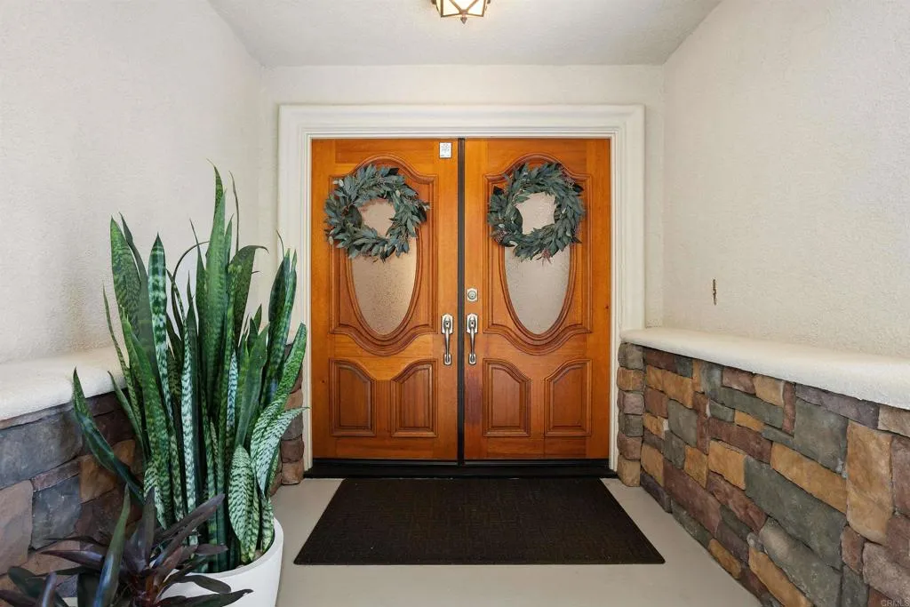 https://cdn.realtyfeed.com/cdn/127/306544577/13bf74e5c07cf1c81adc320c04b257bd.webp