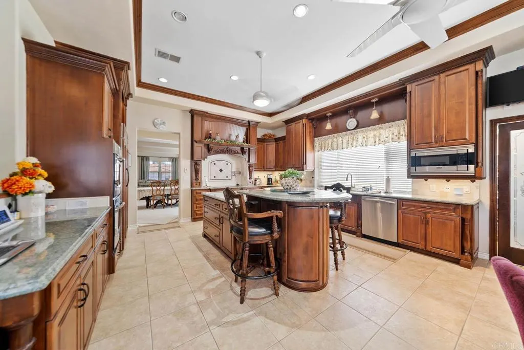 https://cdn.realtyfeed.com/cdn/127/306544749/0809b92865125cd8a69ea44125e15c31.webp