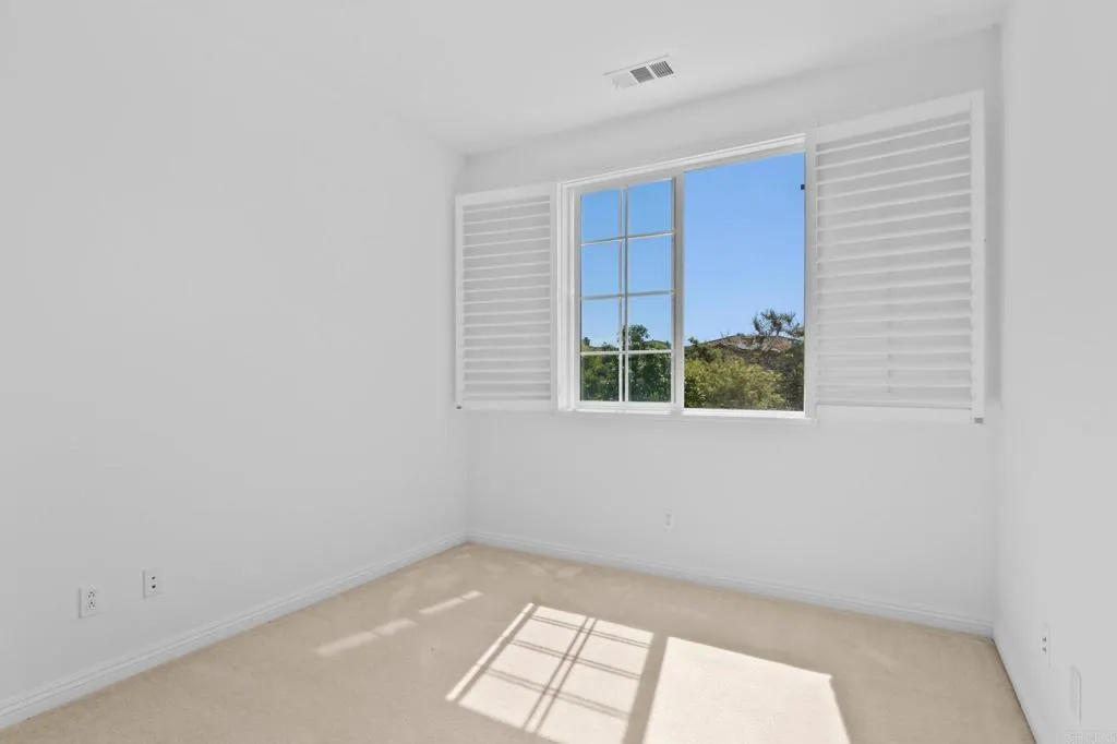 https://cdn.realtyfeed.com/cdn/127/306544759/2068a14838844a38963c299385cab7a5.webp