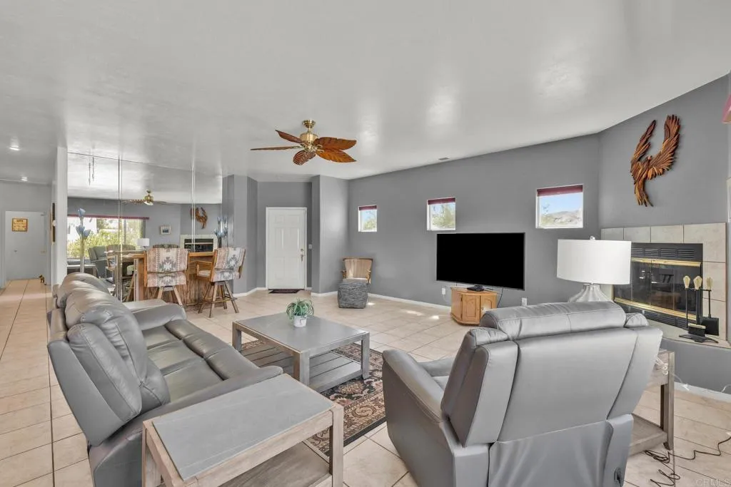 https://cdn.realtyfeed.com/cdn/127/306544798/e5d54a4cd6605f546f02a1b17e12891c.webp