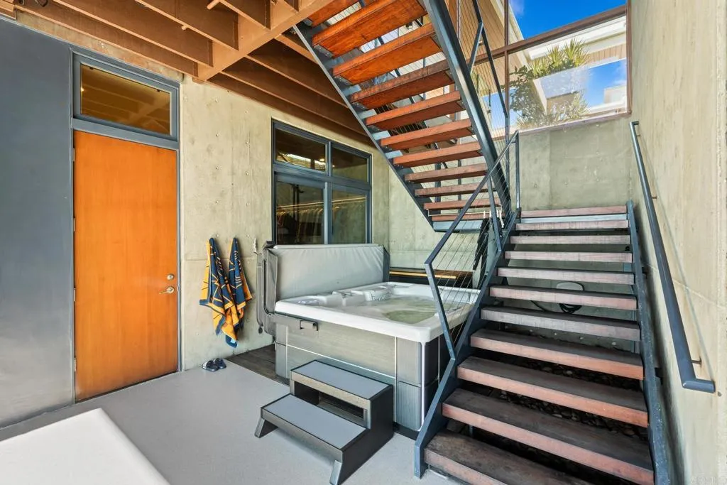 https://cdn.realtyfeed.com/cdn/127/306544858/80eada8a81e03b9802b34c96cb963498.webp