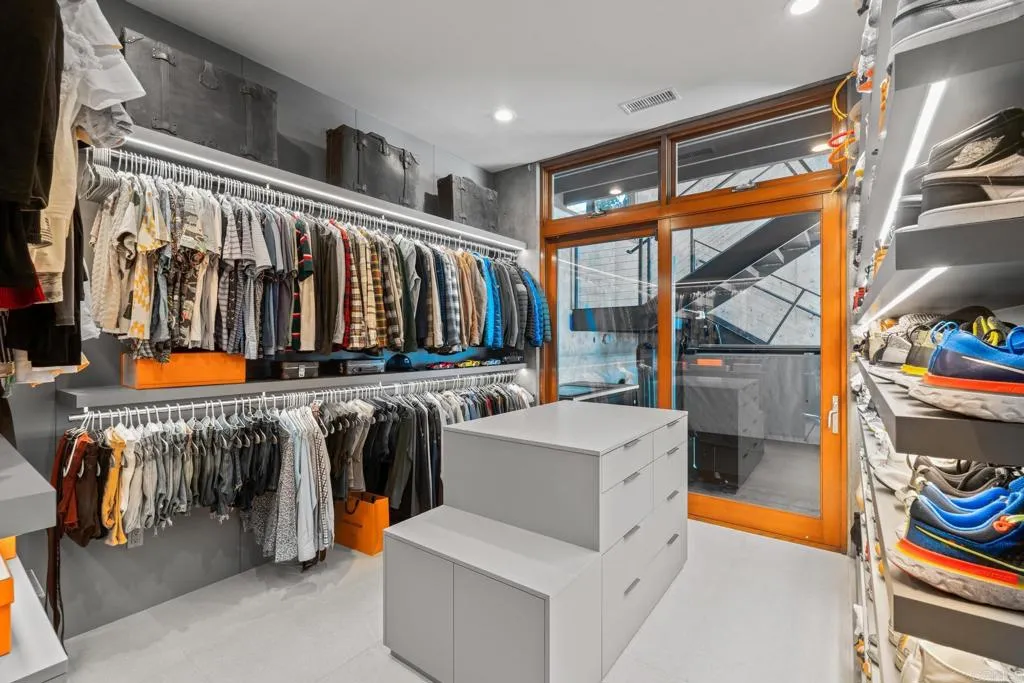 https://cdn.realtyfeed.com/cdn/127/306544858/8dd678abfd28ede13f7755b55ba817c9.webp