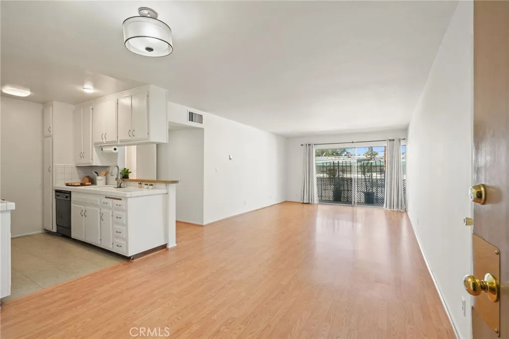 10240 Camarillo Street Unit 204, Toluca Lake, CA 91602