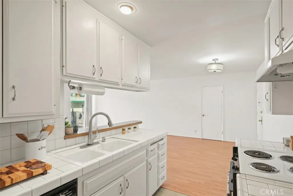 10240 Camarillo Street Unit 204, Toluca Lake, CA 91602 - Photo 5 of 17, Toluca Lake, CA