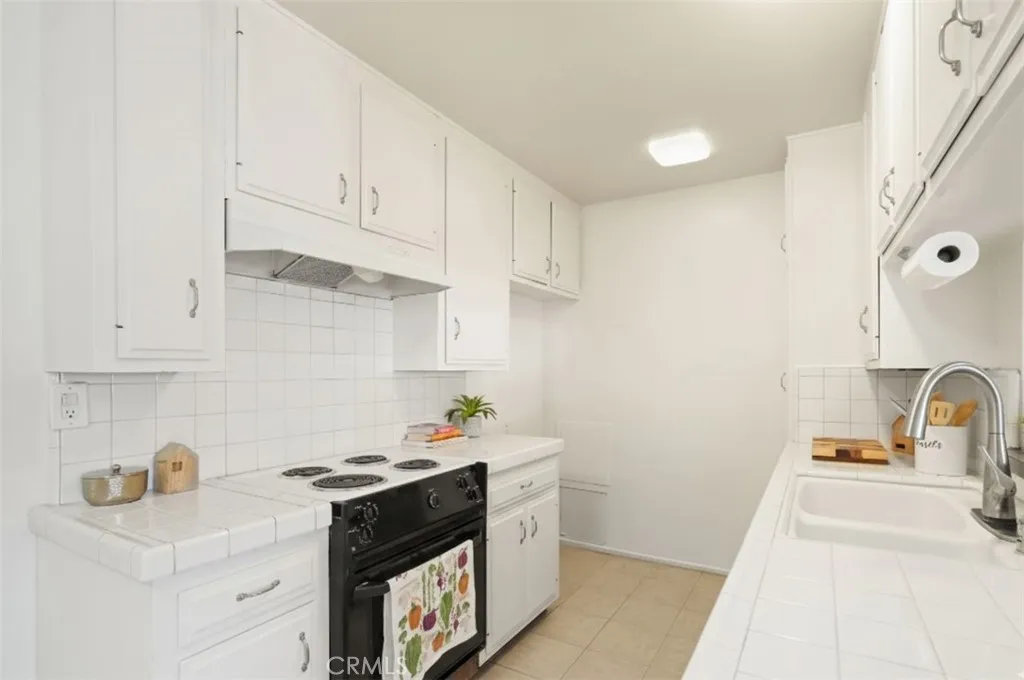 10240 Camarillo Street Unit 204, Toluca Lake, CA 91602 - Photo 4 of 17, Toluca Lake, CA