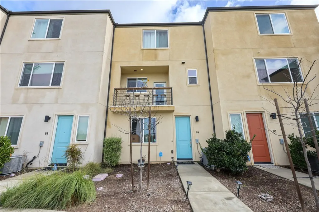 MLS: SW25218904 Condo For Sale