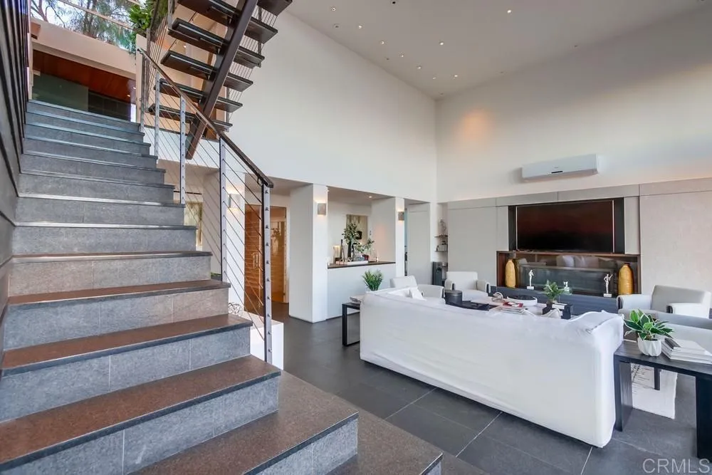 https://cdn.realtyfeed.com/cdn/127/306545139/f586fe109f7fc7f52218df7e7f135c39.webp