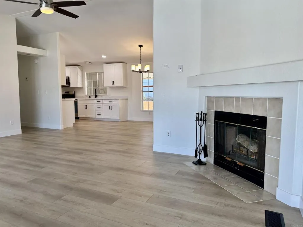 https://cdn.realtyfeed.com/cdn/127/306545227/76eaae07e405f9bccf6d2f98fdde27c1.webp