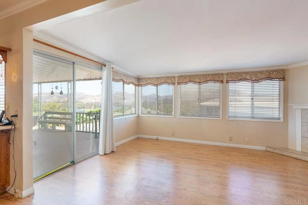 https://cdn.realtyfeed.com/cdn/127/306545413/781fb0e18e240c4ff5a796eef973aa2b.webp