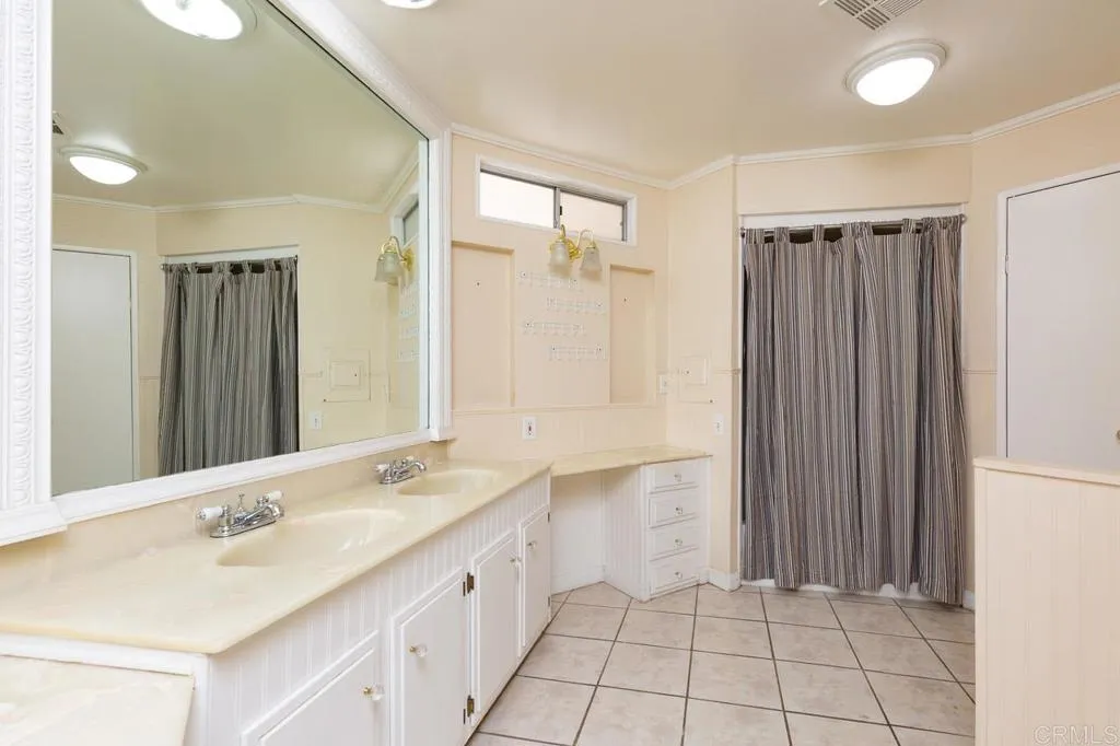 https://cdn.realtyfeed.com/cdn/127/306545413/8ed9957bc4e3c50de9ce6755b0ea147a.webp