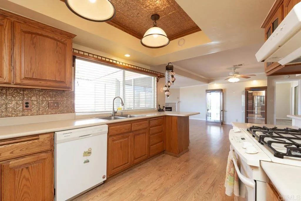 https://cdn.realtyfeed.com/cdn/127/306545413/a47244bd9f736e2fd38d3aac57b3e3c6.webp