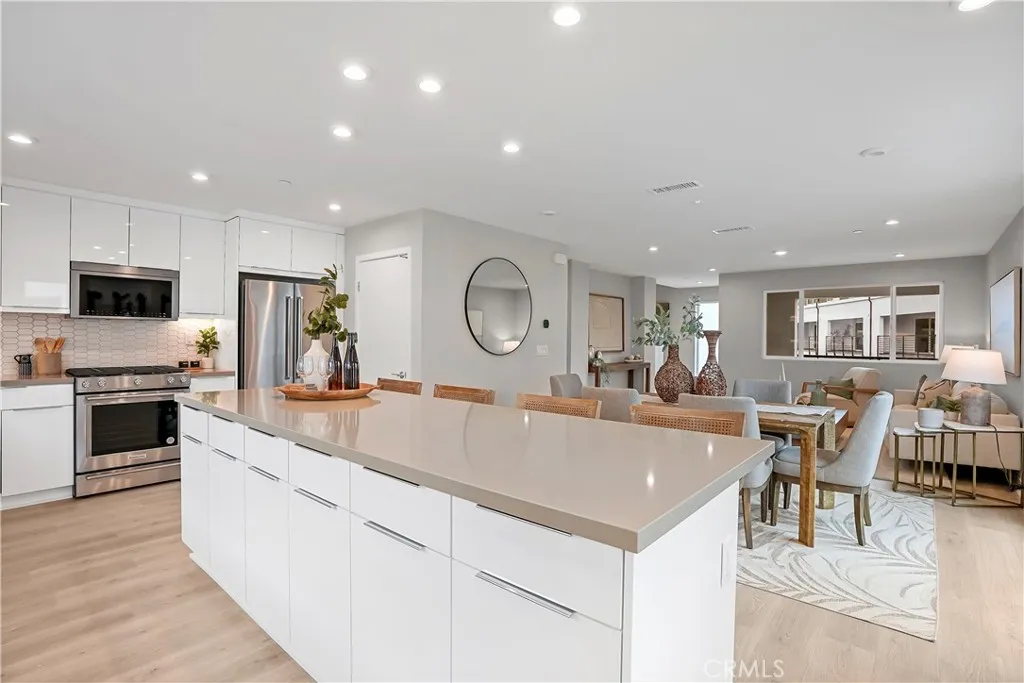 Photo #3: OC25219308 Listing 