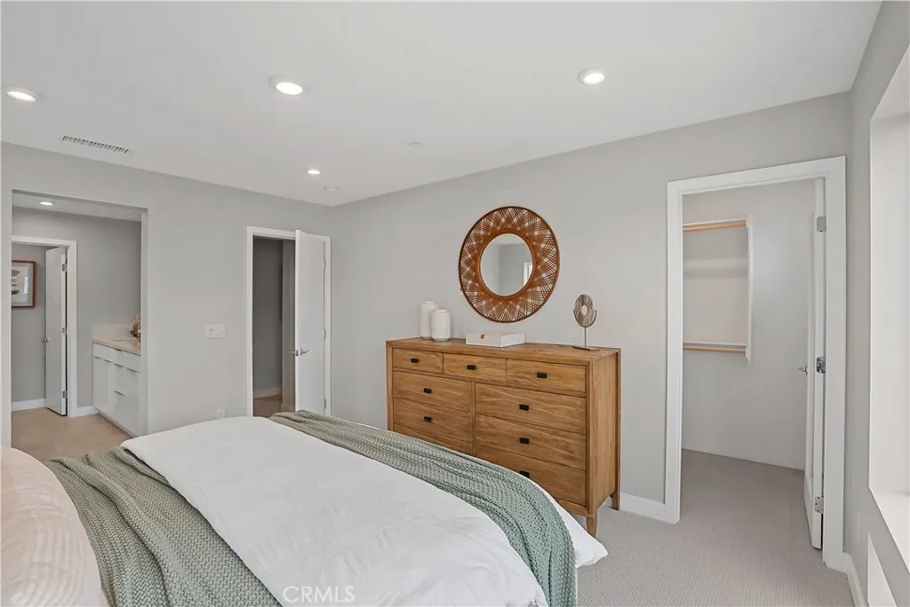Photo #6: OC25219308 Listing 