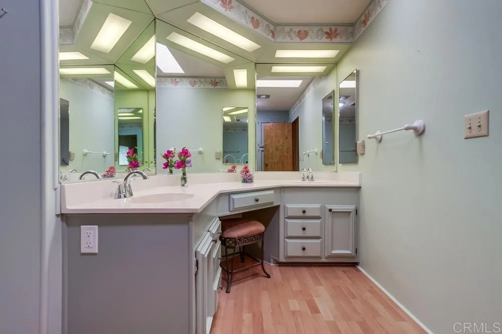 https://cdn.realtyfeed.com/cdn/127/306545531/1cd0cc86352267b34160d628c989700e.webp
