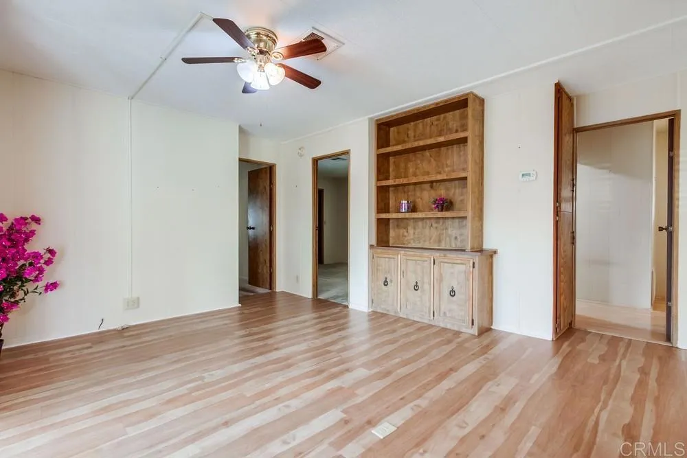 https://cdn.realtyfeed.com/cdn/127/306545531/40a8ee80ee8ec5d923899ef84f362c46.webp