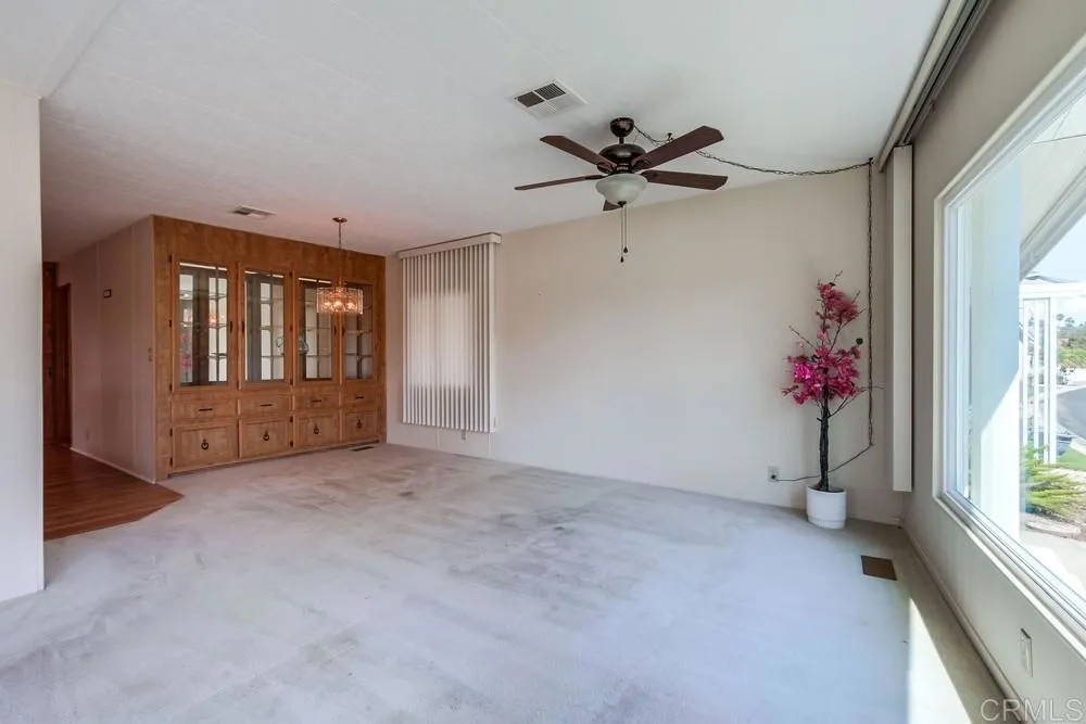 https://cdn.realtyfeed.com/cdn/127/306545531/7185badd90d4a57c142edb4417683f00.webp