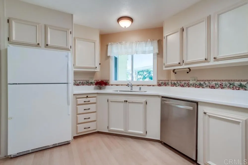 https://cdn.realtyfeed.com/cdn/127/306545531/b25cf035fbd3474489ed1d4684a4f5e9.webp