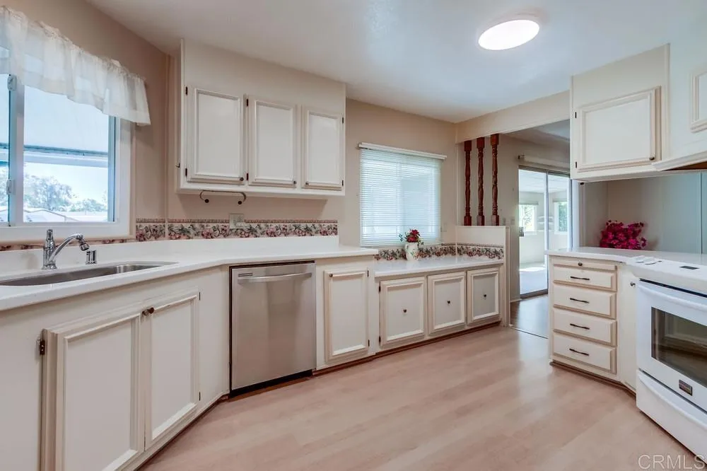 https://cdn.realtyfeed.com/cdn/127/306545531/bbbd8f9bde260efb923d956a8be3c5a3.webp