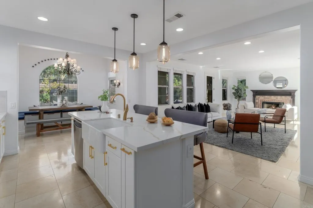 https://cdn.realtyfeed.com/cdn/127/306545548/cba7d9bdb1f5fb4ab706a084eaaf08f3.webp