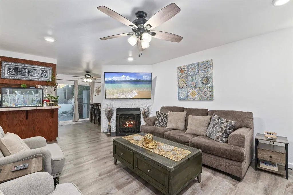 https://cdn.realtyfeed.com/cdn/127/306545555/1511981db0ad8c43447304e7382a7493.webp