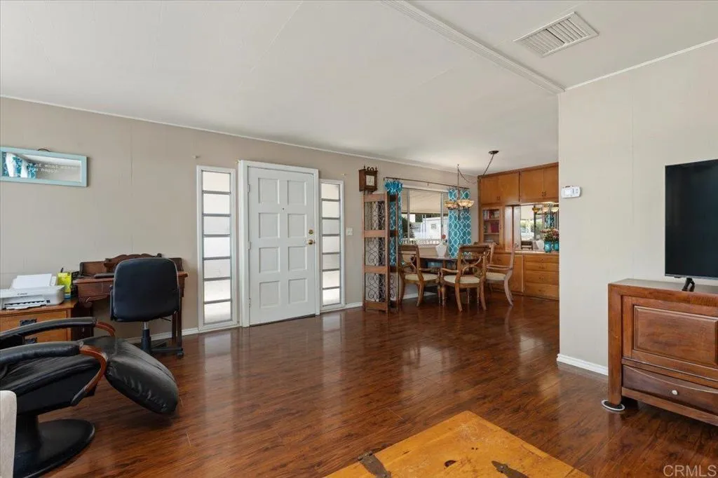 https://cdn.realtyfeed.com/cdn/127/306545579/68409e89f76c887f880a7c1b680669ec.webp
