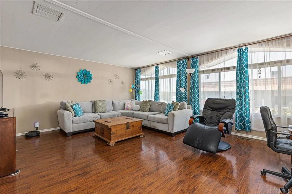https://cdn.realtyfeed.com/cdn/127/306545579/867a1462f54b3b6b6159acaab94c6d83.webp