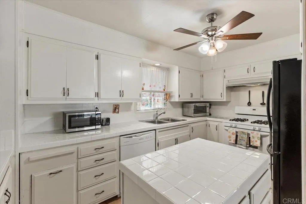 https://cdn.realtyfeed.com/cdn/127/306545579/fca7fe8f3a40c5dff5ea64d4ca6d92b9.webp