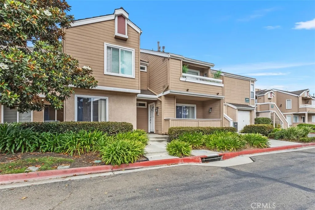 10393 E Briar Oaks Drive Unit D, Stanton, CA 90680