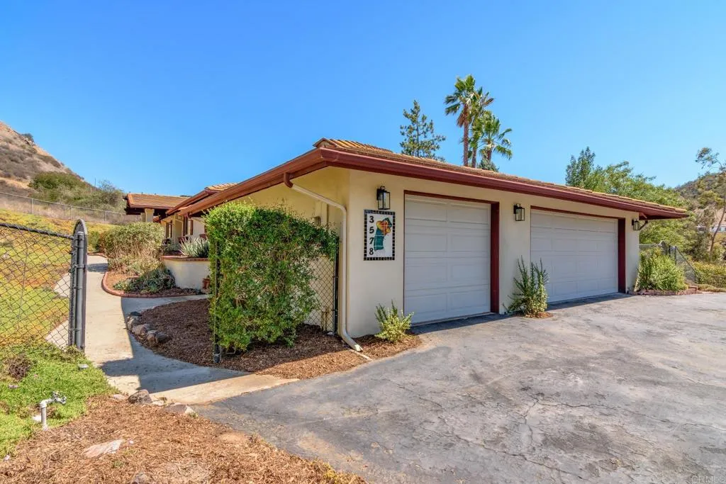 https://cdn.realtyfeed.com/cdn/127/306545809/1faa6ecc4d8c26a3f366a3ca561eb109.webp
