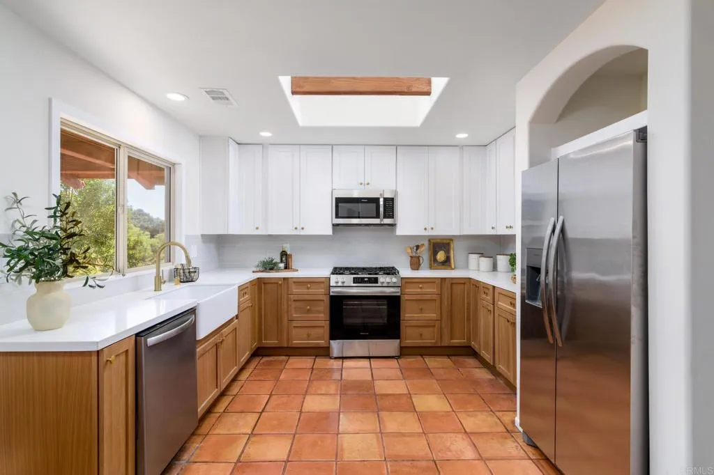 https://cdn.realtyfeed.com/cdn/127/306545809/7e448c42917a898fd27c9ee4e44effb1.webp