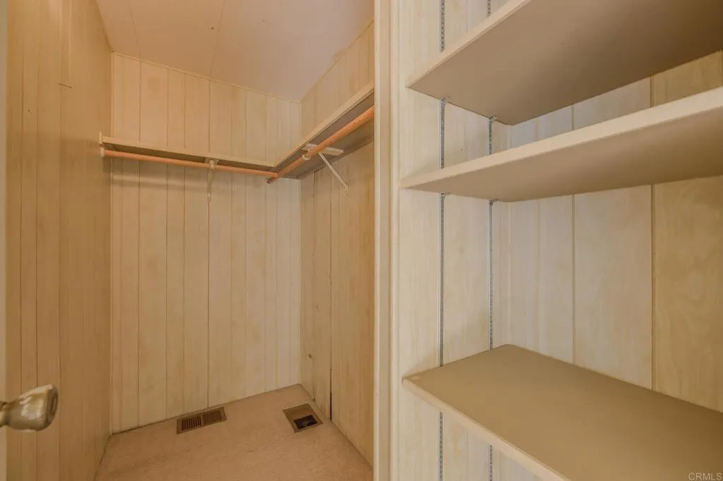 https://cdn.realtyfeed.com/cdn/127/306545933/823bbc6c1ac5f51565823d17b200d200.webp