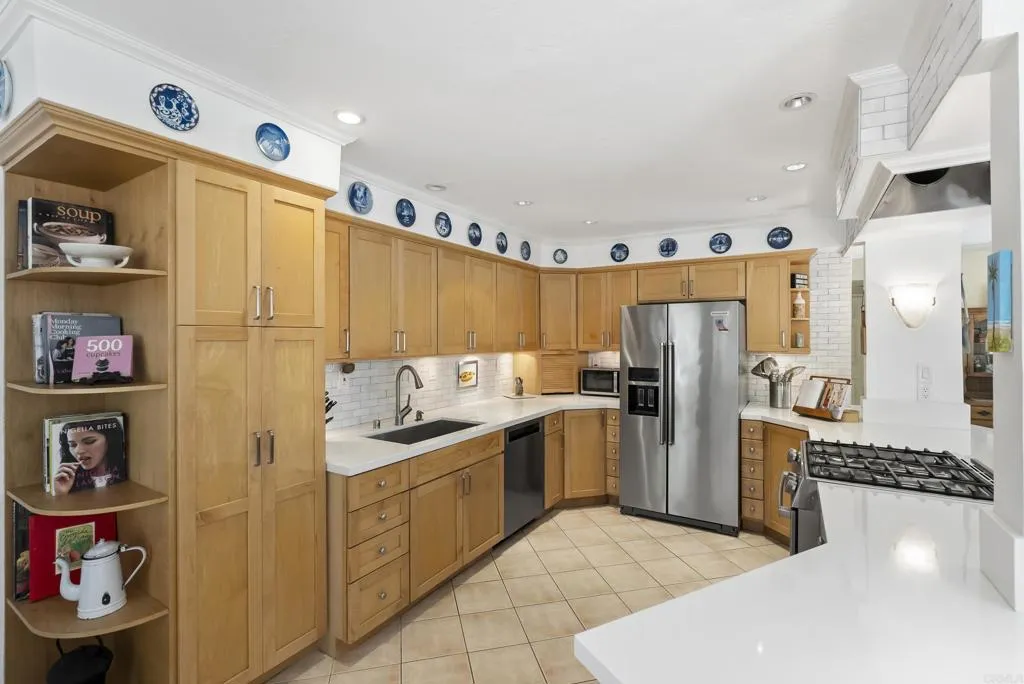 https://cdn.realtyfeed.com/cdn/127/306545990/8f147d77ce906b01efb335cfe6ea3f76.webp