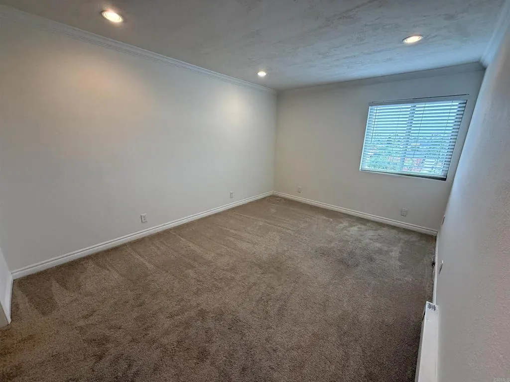 https://cdn.realtyfeed.com/cdn/127/306546125/1658e0e9f728b8777a935024a40d7d16.webp