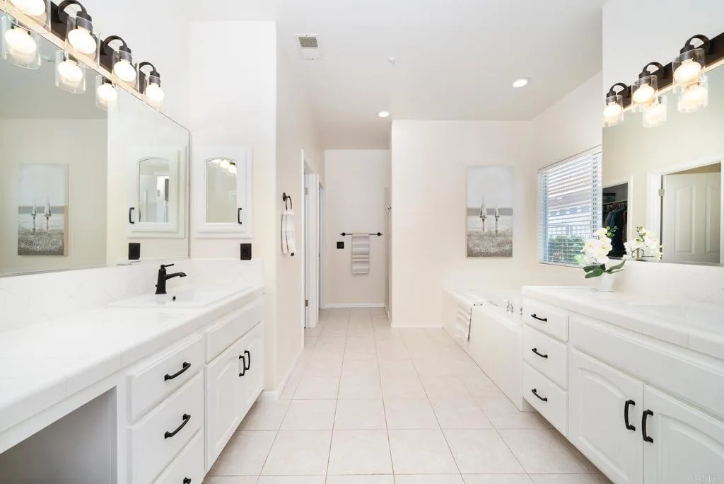 https://cdn.realtyfeed.com/cdn/127/306546248/efe9087b6f1e016b4012a459e5756622.webp