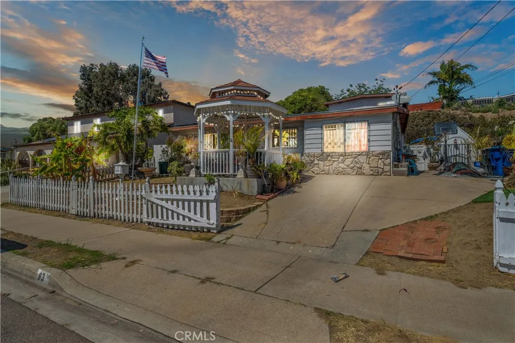 https://cdn.realtyfeed.com/cdn/127/306546290/db7da35adf976b9815925ea91a4d814a.webp