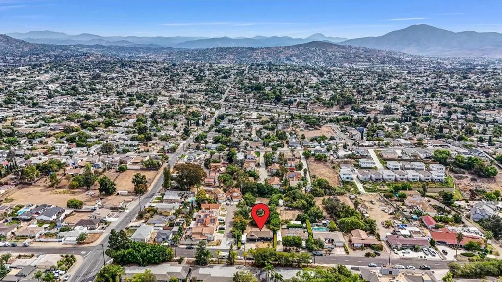 https://cdn.realtyfeed.com/cdn/127/306546350/81310a9e5adc6ce3f2e4d82822d2f717.webp