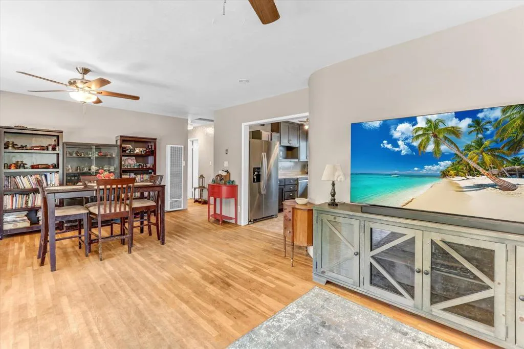 https://cdn.realtyfeed.com/cdn/127/306546350/98914afcd318cca48e53f1dd30d994cb.webp