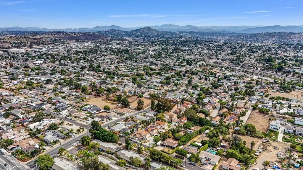 https://cdn.realtyfeed.com/cdn/127/306546350/e2e40bd54e892a68bd3110242585aaf1.webp