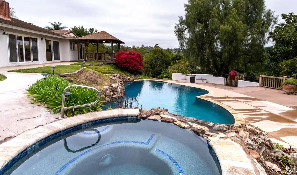 https://cdn.realtyfeed.com/cdn/127/306546402/8ce2b22fb5f9f5802a823c34583f3f1a.webp